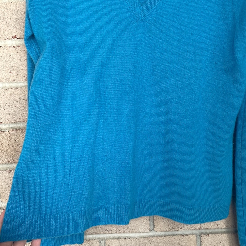 Teal Cashmere V-Neck Knit Sweater - Picture 4 of 7